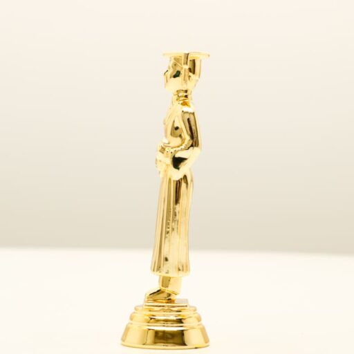 Фігурка Випускник тематична нагорода для навчальних закладів h13см Артприз