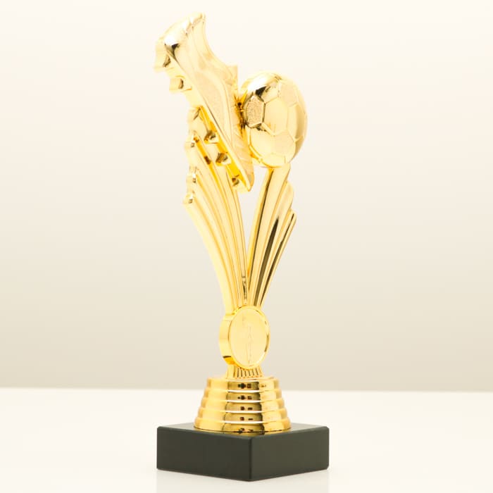 Статуетка “Атака чемпіонів” h20,5 см - футбольна нагорода з м’ячем та бутсою | Артприз SC205