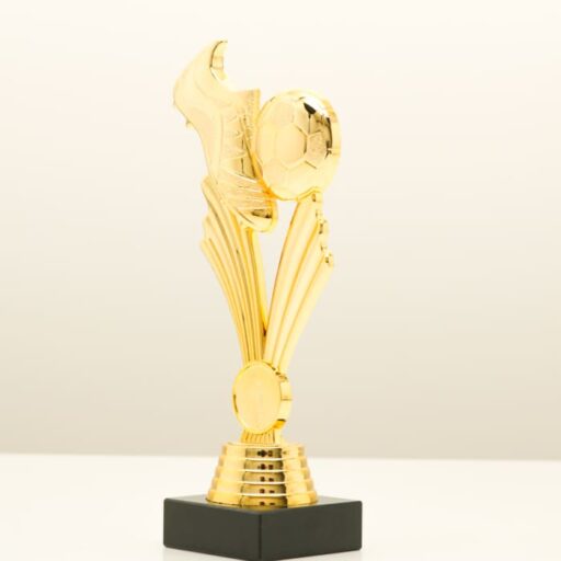 Статуетка “Атака чемпіонів” h20,5 см - футбольна нагорода з м’ячем та бутсою | Артприз SC205