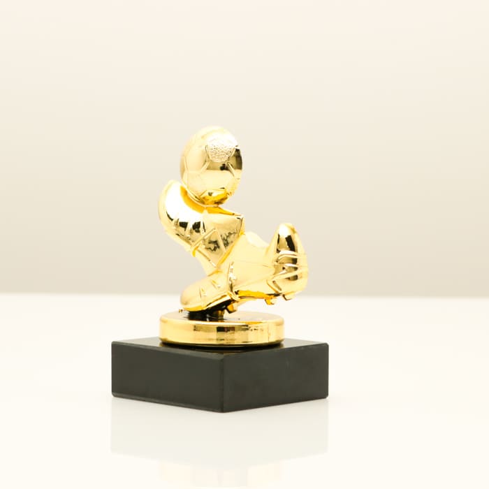 Статуетка нагородна бутси з м’ячем пластик золота H10 см Артприз SFB98