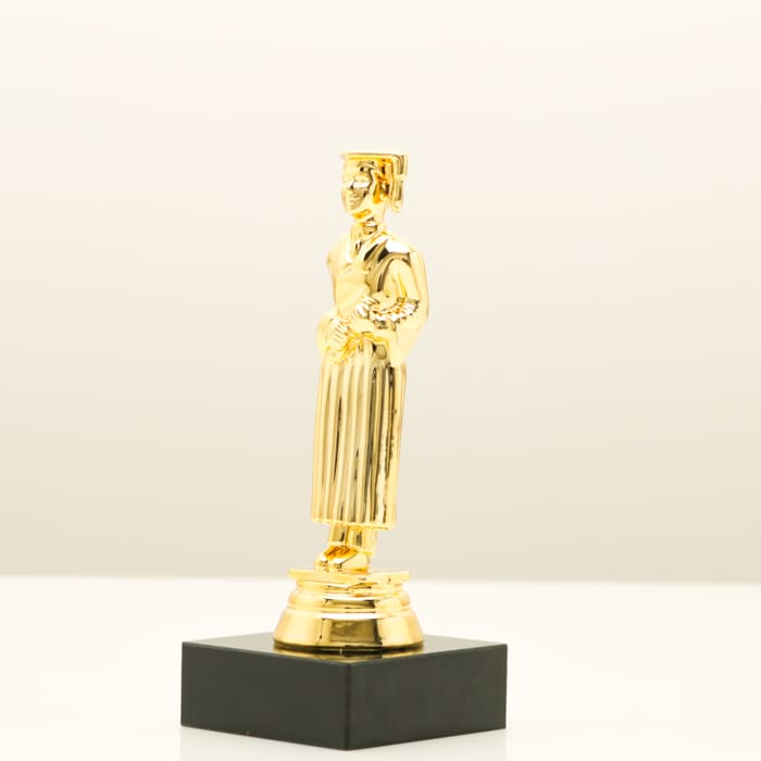 Статуетка Випускник тематична нагорода для  учбових закладів h 15 см